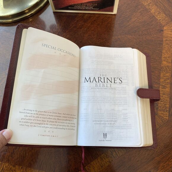 HCSB MARINE'S BIBLE By Holman Bible Staff With Slide Tab Closure (see Photos) - Picture 12 of 13
